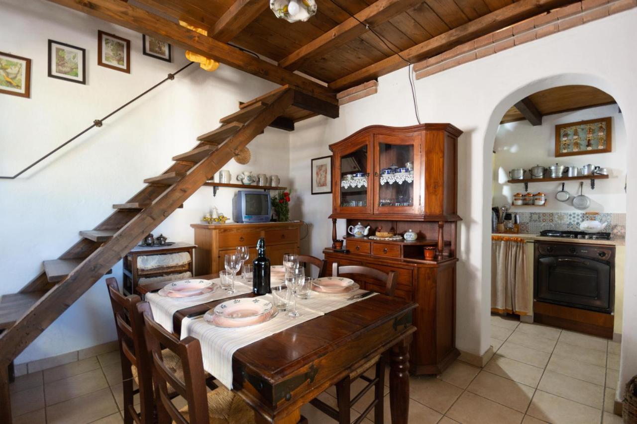 Villa Ferulas Oliena Eksteriør billede